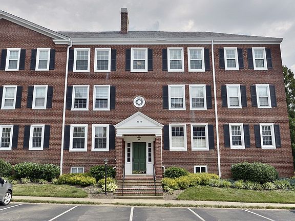 2nd image of 2879 S Buchanan St APT A1