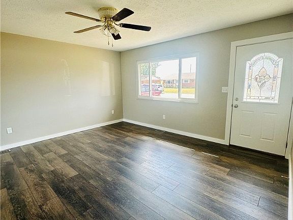 2nd image of 411 Brentwood Ave