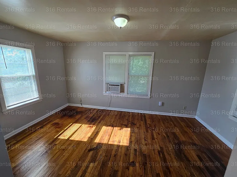 121 W 2nd St — Photo 13