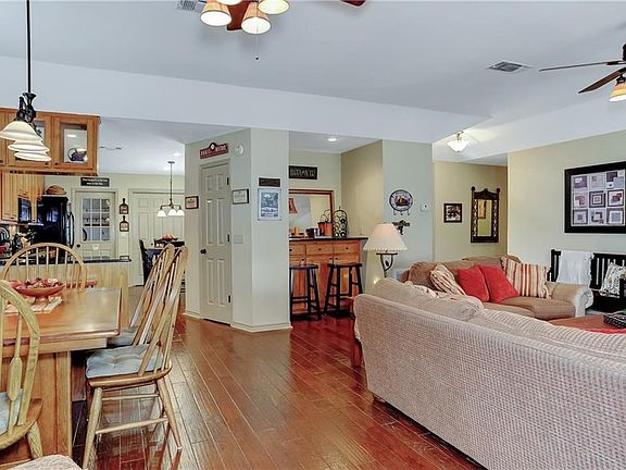 4th image of 1324 Kiowa Dr E