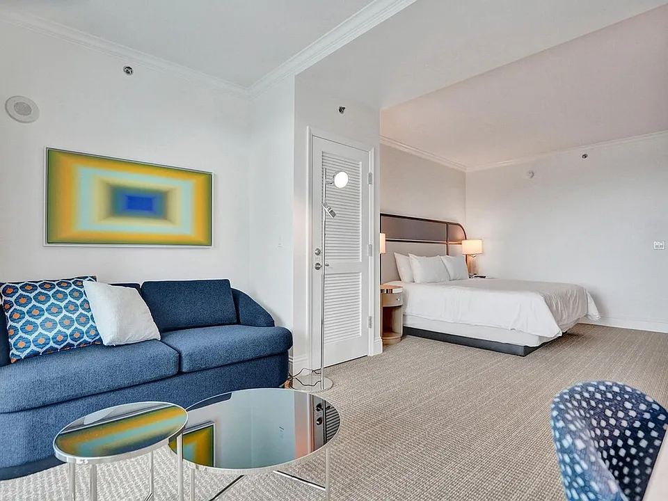 4401 Collins Ave #ID1540467P