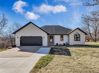 1963 S Oakview Lane, Nixa, MO 65714