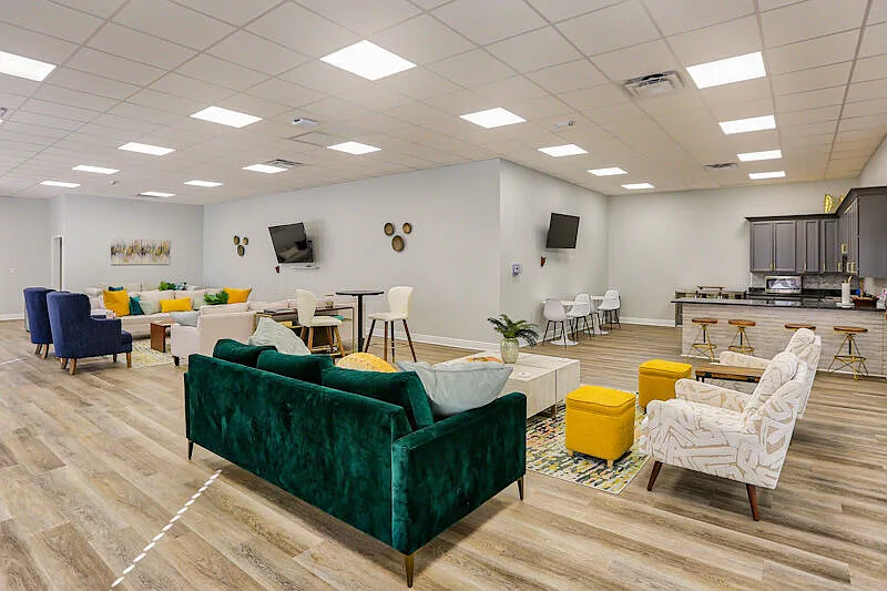 LTL Royal Palms Baton Rouge MT LLC — Photo 4