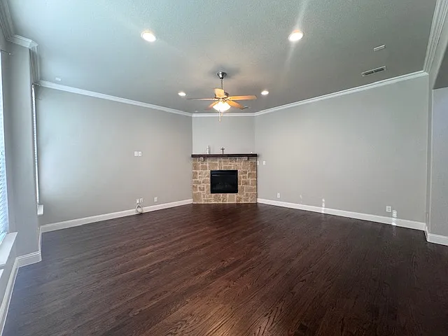 3 bed, 2440 sqft, $3,995 — Photo 4