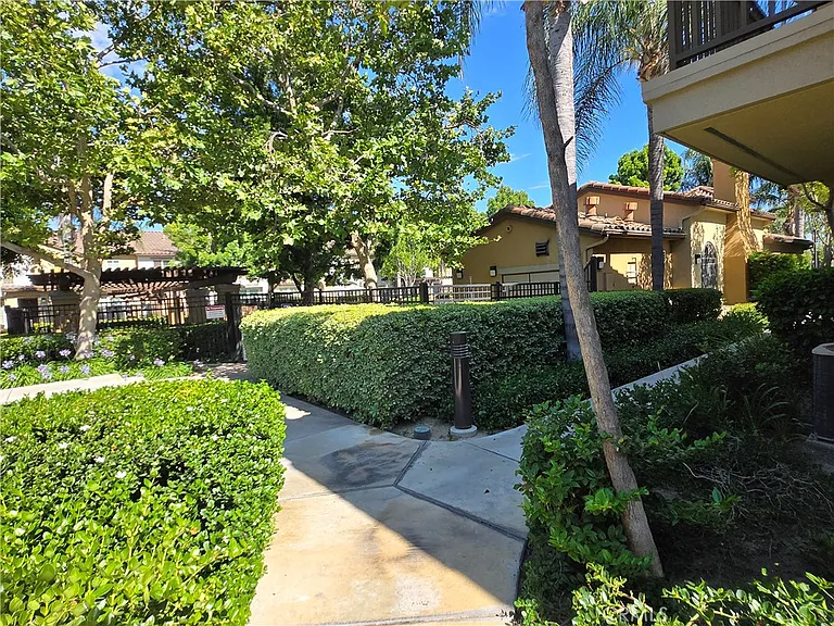 12538 Tavira Ln — Photo 33