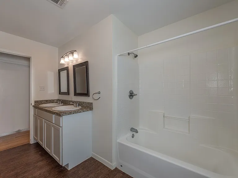 714 Broadmoor Dr — Photo 12