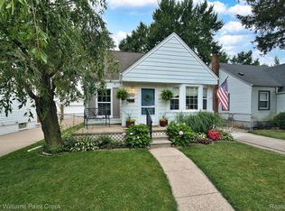 2259 Cambridge Rd, Berkley, MI 48072