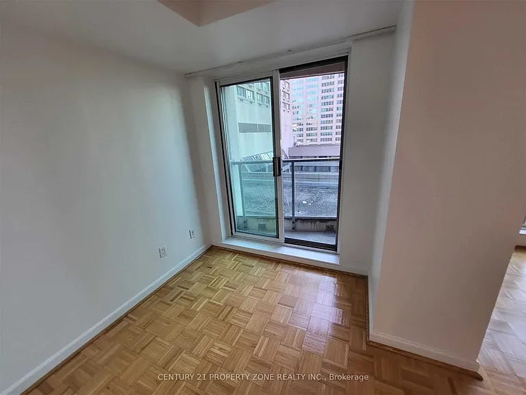 8 Park Rd #1915 — Photo 5