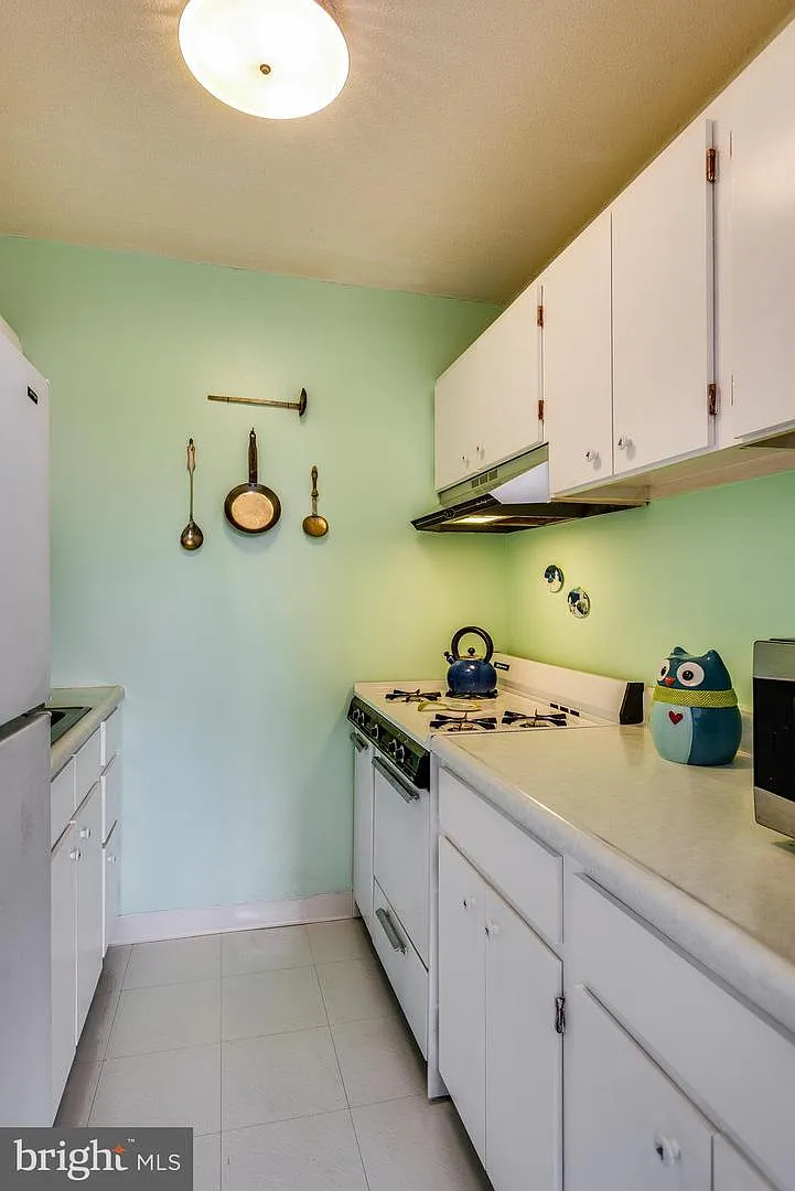 Studio, 475 sqft, $2,400 — Photo 2