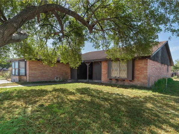 4132 Colony Dr, Robstown, TX 78380