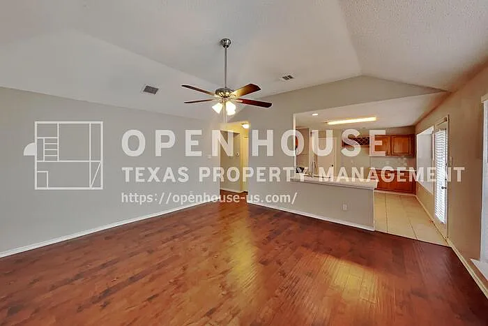 4 bed, 2.5 bath, 1880 sqft, $2,440 — Photo 3