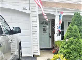 216 Ivy Meadow Ct, Middle Island, NY 11953