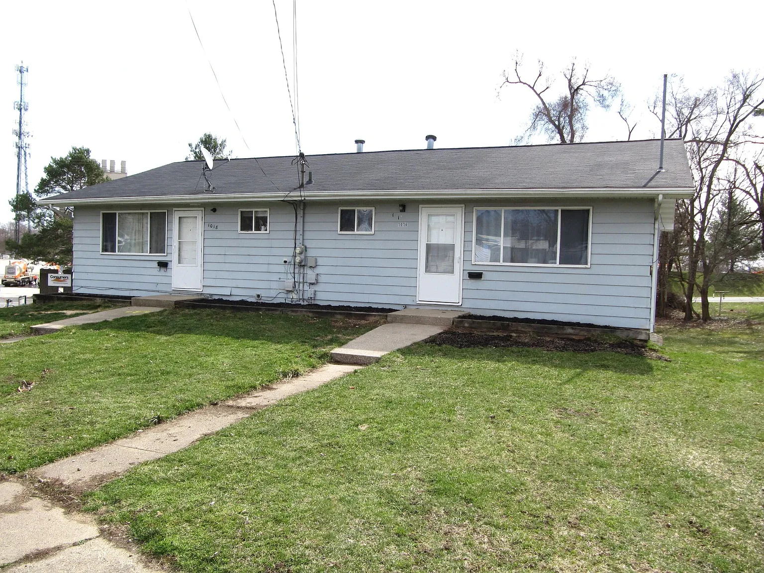 1018 Avondale Cir photo 1