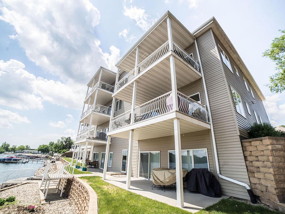 1st image of 304 Lake Dr #B1