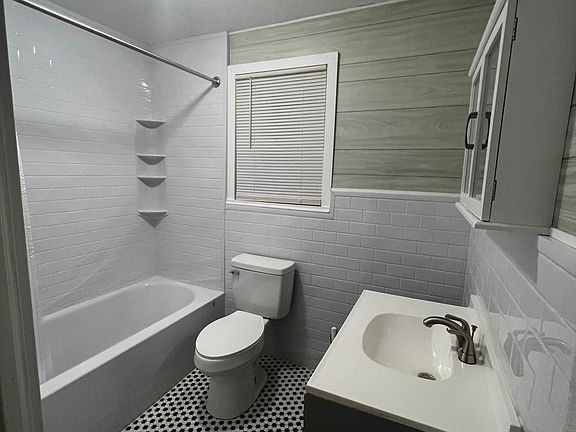 5th image of 24 7th St Floor 2