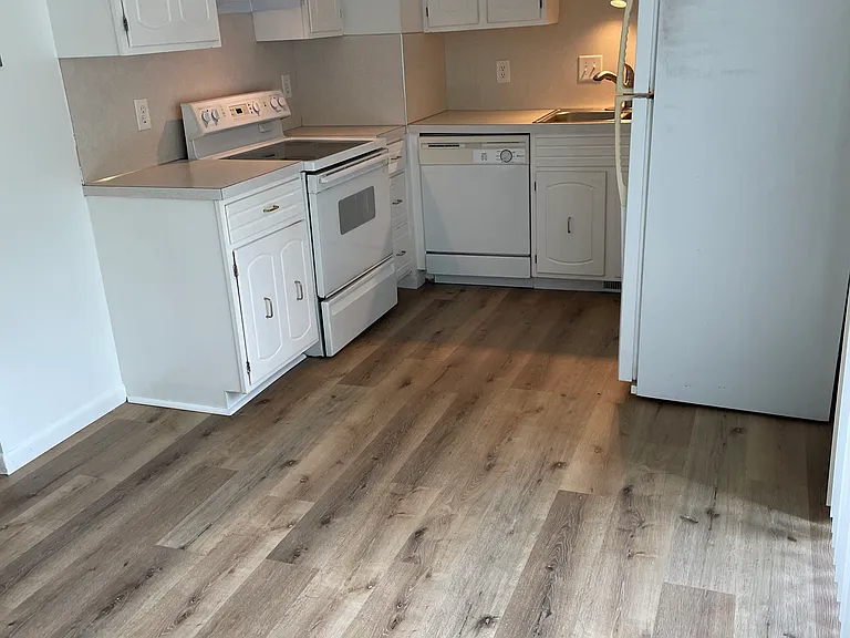 15010 Davenport Cir — Photo 2