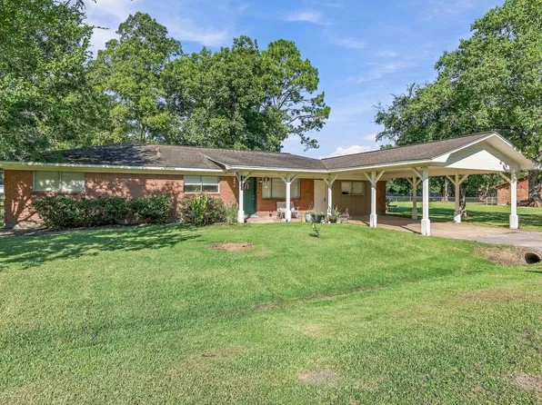 1426 Palm Dr, Winnie, TX 77665