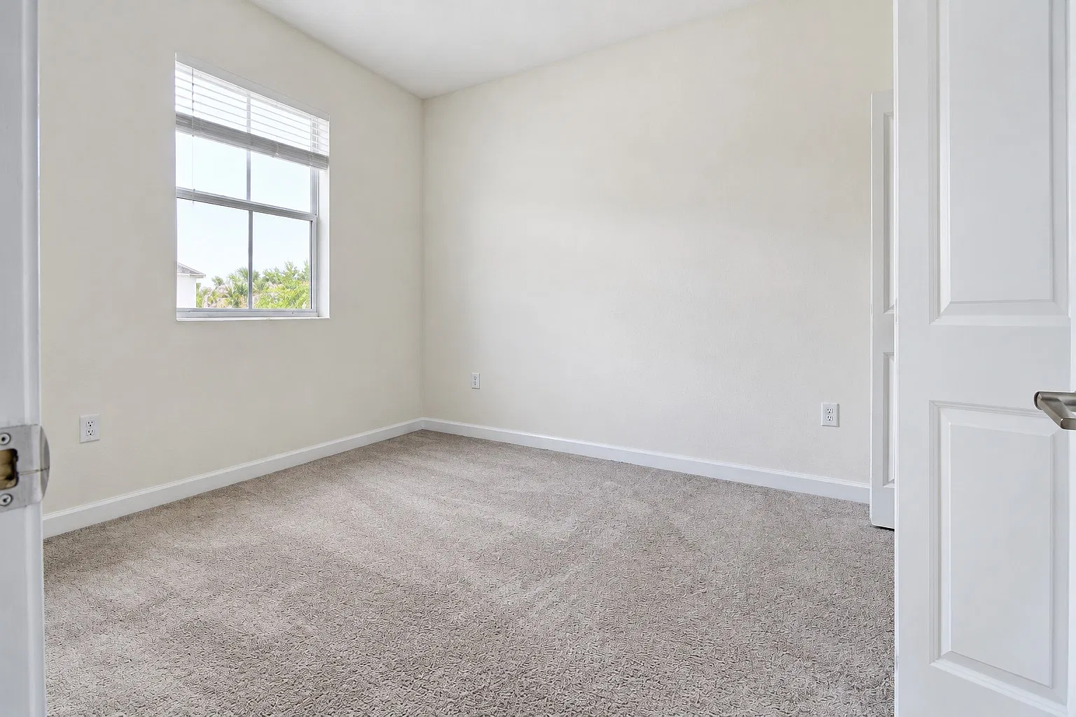 4 bed, 1820 sqft, $3,200 — Photo 3