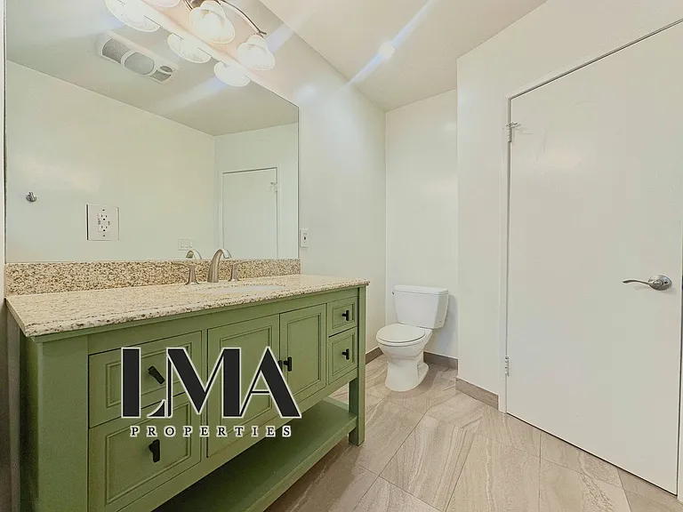1830 N La Brea Ave #7A — Photo 30