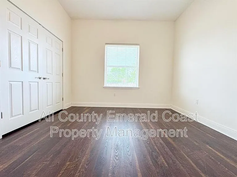 722 Kelly St — Photo 45