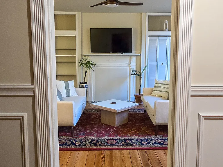209 W Clay St — Photo 4
