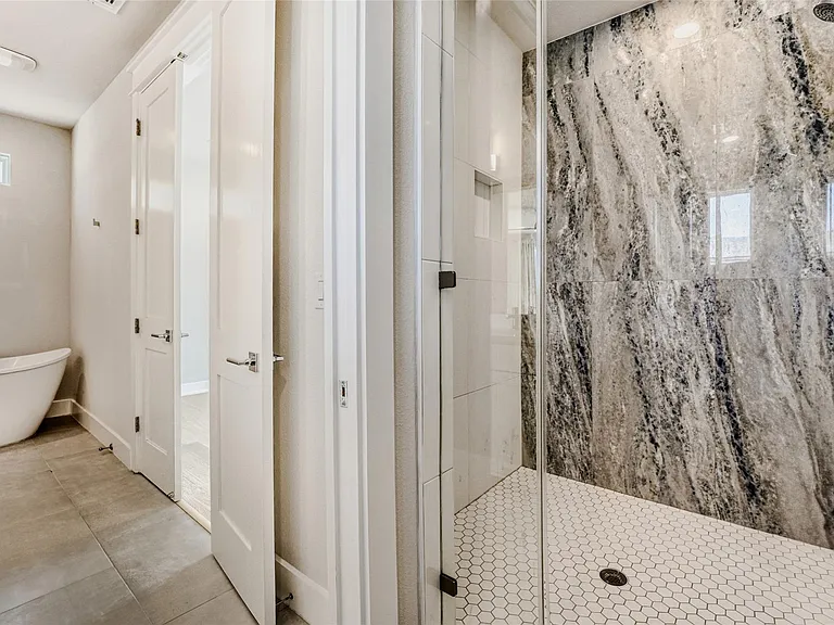 5002 Pecan Springs Rd #6 — Photo 26