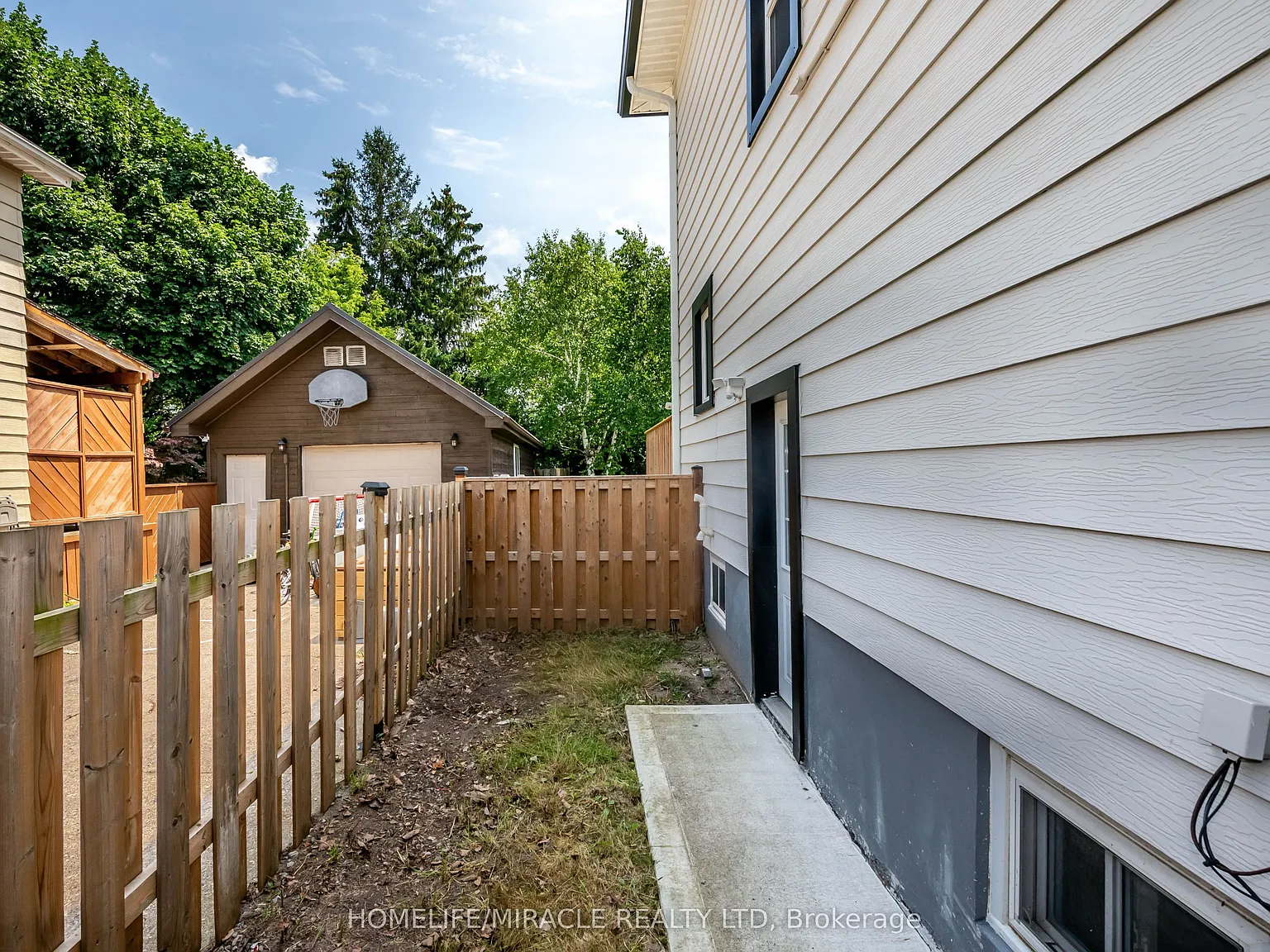 3 bed, $1,200 — Photo 4