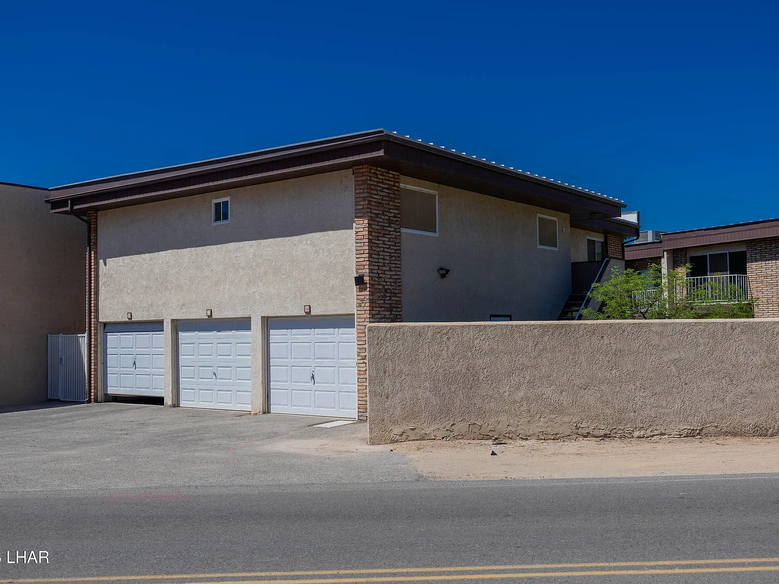 2 bed, 2.0 bath, 900 sqft, $2,400 — Photo 2