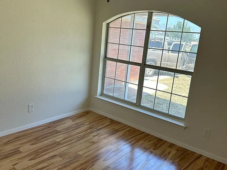 225 Brook Cir — Photo 1