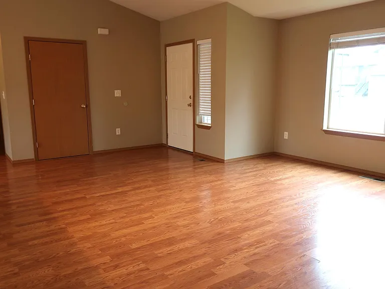 2514 Aviation Dr — Photo 2