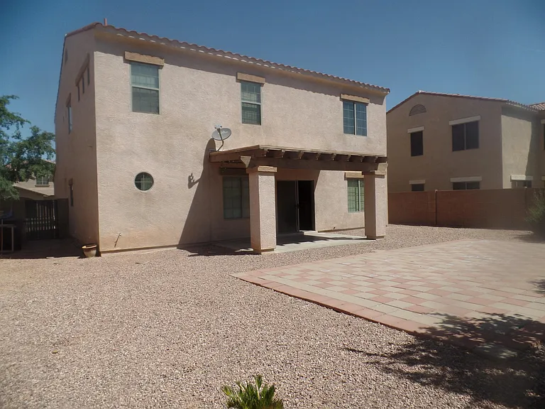 1281 E Hampton Ln — Photo 16