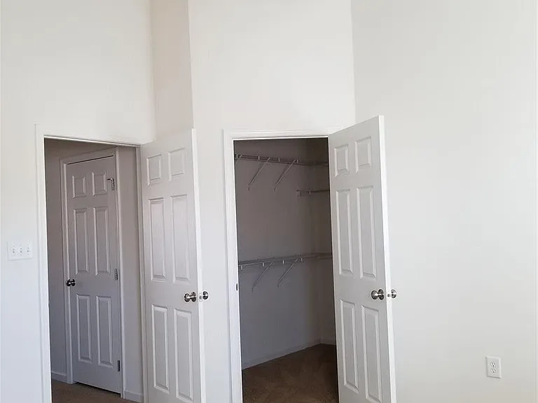 2442 Abington Dr — Photo 6