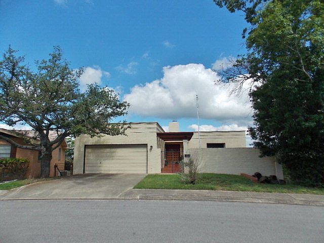 1st image of 113 Village Dr