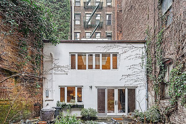 1st image of 330 W 11th St