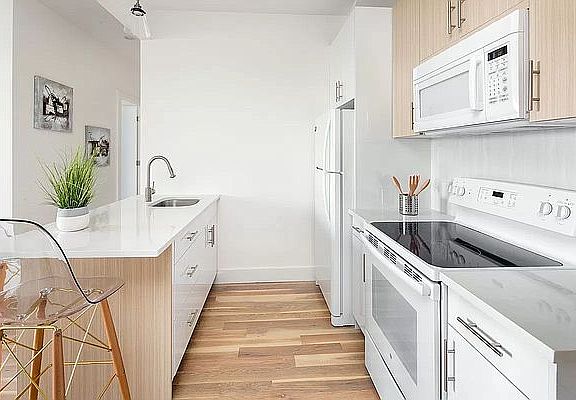 2nd image of 812 Lexington Ave #3B