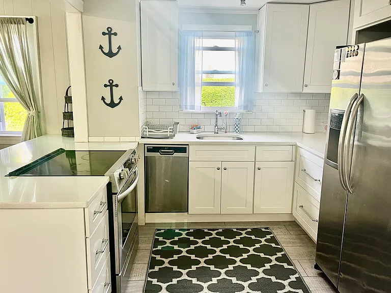 76 Silver Beach Ave — Photo 7
