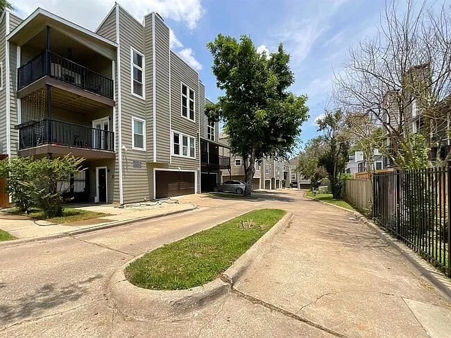 2 bed, 2.5 bath, 1175 sqft, $1,550 — Photo 1