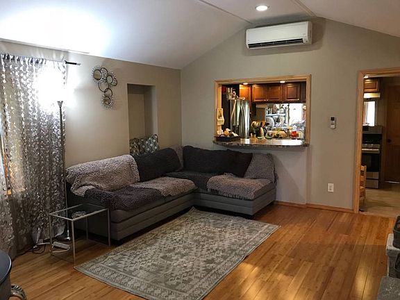 2nd image of 639 Hunter Ave