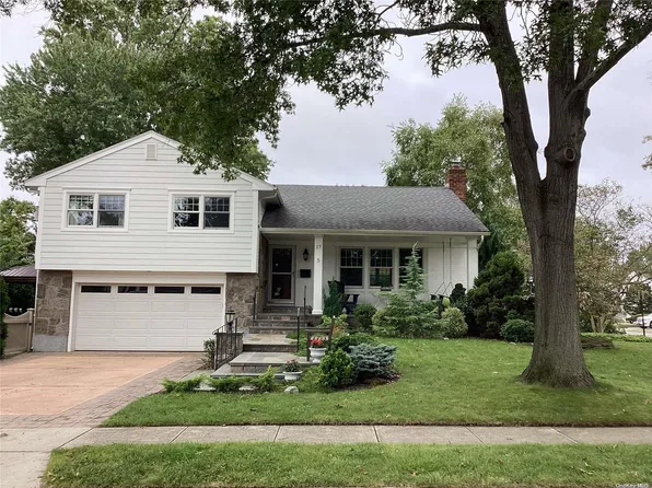 17 Lydia Lane, Garden City, NY 11530