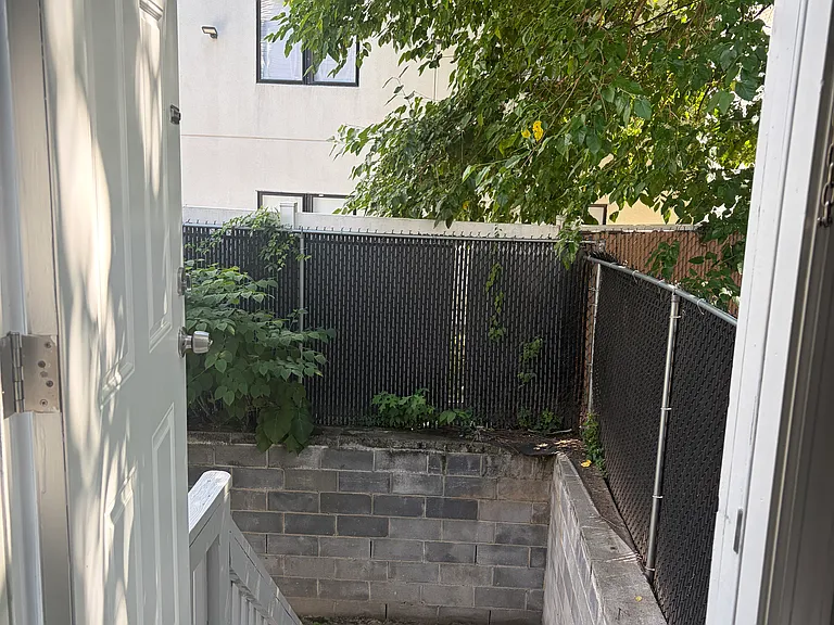 40 12th Ave — Photo 17