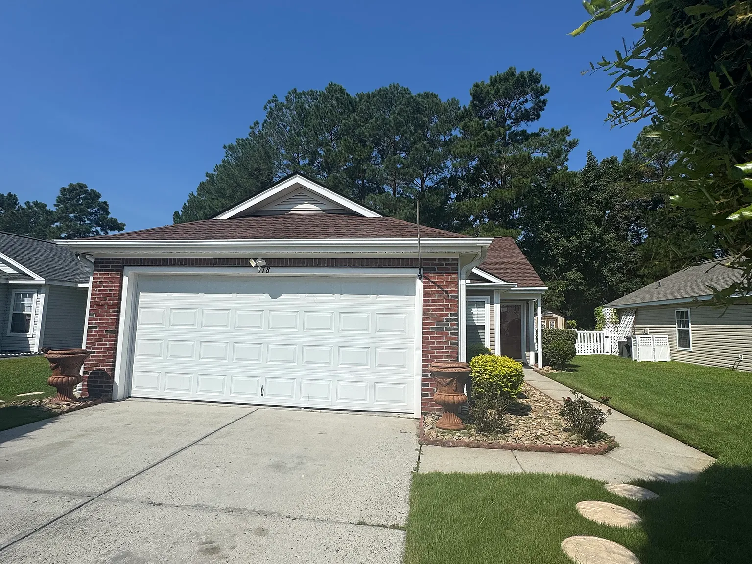 3 bed, 1160 sqft, $1,900 — Photo 2