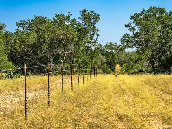 2350 CR 731, Yancey, TX 78886