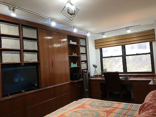5th image of 305 E 40th St #3F