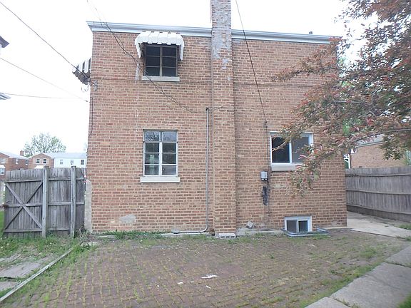 2nd image of 1373 Wentworth Ave