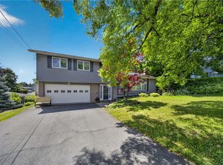 207 Eden Roc Cir, Syracuse, NY 13214