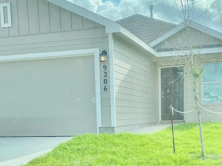 9206 Griffith Run — Photo 2