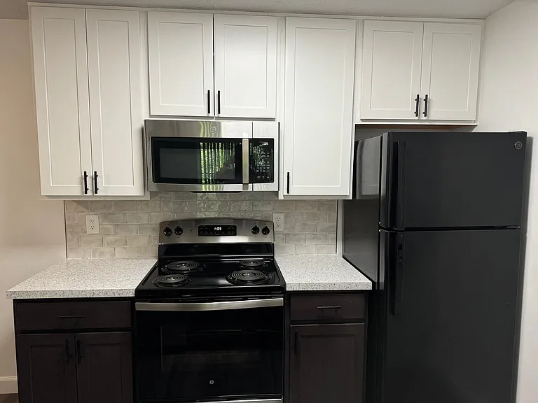 Hilltop Apartments — Photo 6
