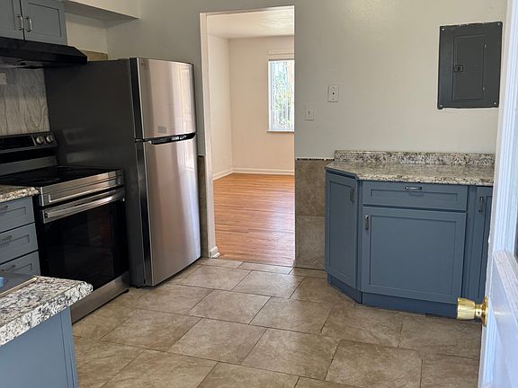 3rd image of 3337 W Alaska Pl