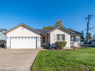 457 Waters Edge Ct, Lebanon, OR 97355