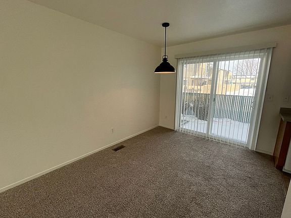 5th image of 1375 Village Way Unit B